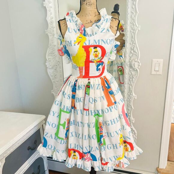 New York Couture *One of a Kind* VINTAGE Sesame Street Print Ruffle Dress - Picture 5 of 6